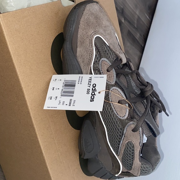 Never been worn brand new yeezys 500 claybrown authentic size 6.5 - Picture 2 of 3